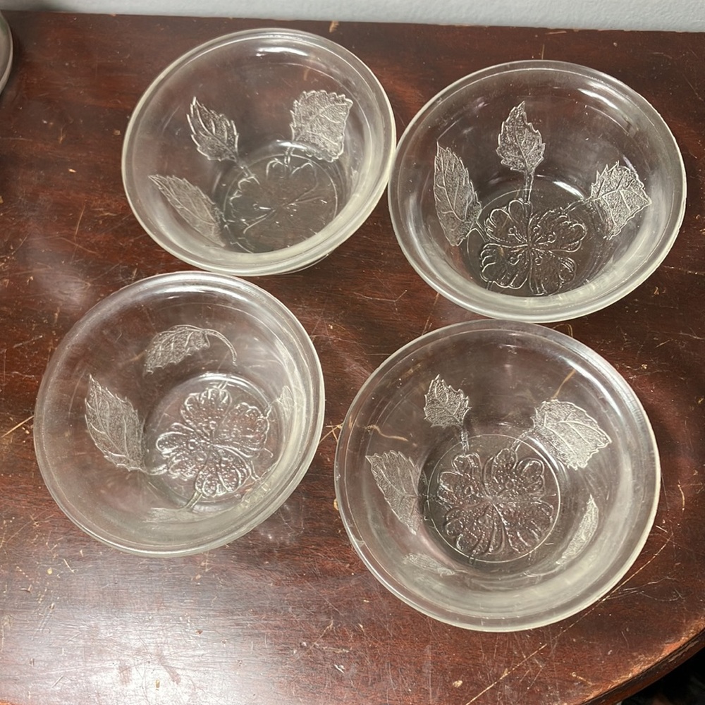 Set of 4 Vintage Floral Pressed Glass Custard Cups / Ramekins